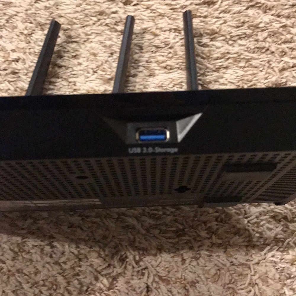 Netgear Nighthawk AC1750 Smart WiFi Router model:R6700v2 - Picture 3 of 5